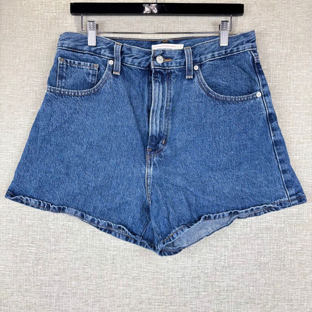 Levis High Waisted Mom Shorts Size 31 Medium Wash Blue Denim Jean Shorts